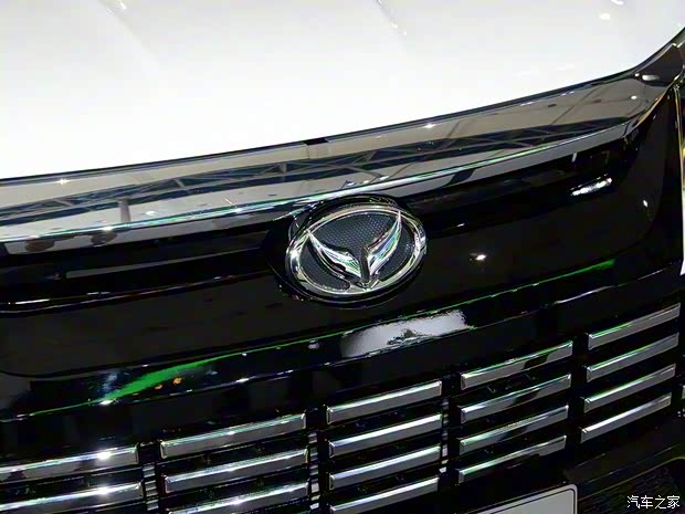 北汽銀翔 北汽幻速S7 2018款 2.0T 運(yùn)動版