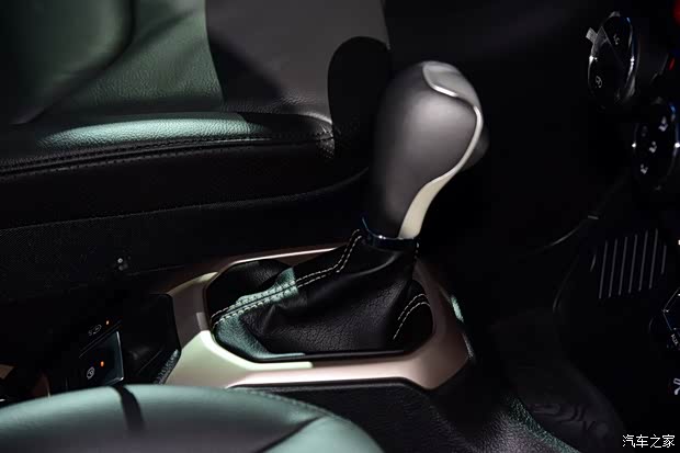 广汽菲克Jeep 自由侠 2016款 基本型 广汽菲克Jeep 自由侠 2016款 基本型