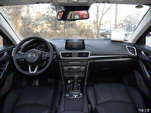 长安马自达 马自达3 Axela昂克赛拉 2017款 两厢 2.0L 自动运动型 长安马自达 马自达3 Axela昂克赛拉 2017款 两厢 2.0L 自动运动型