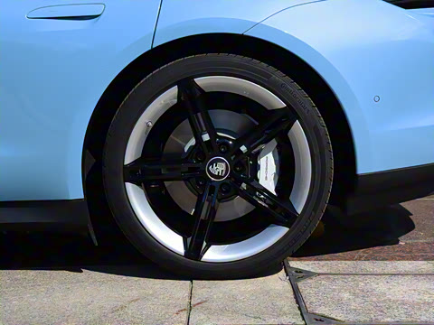 2019�� Taycan 4S