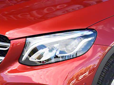 2019�� GLC 260 4MATIC ������