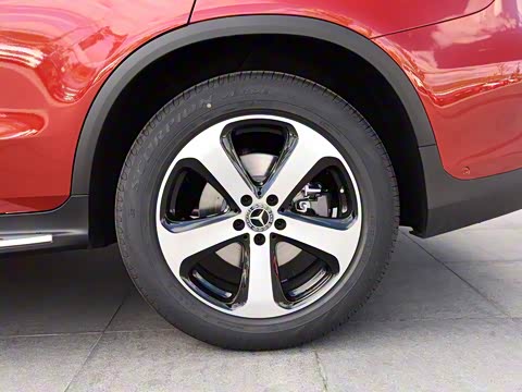 2019�� GLC 260 4MATIC ������