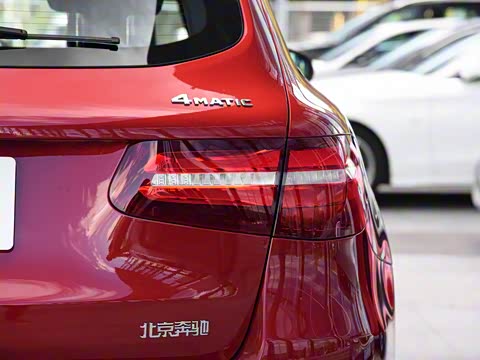 2019�� GLC 260 4MATIC ������