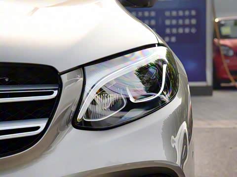 2019�� GLC 260 L 4MATIC ������