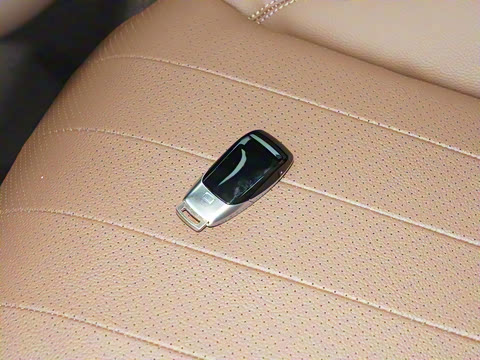 2022�� �Ŀ��� E 350 e L ���ʽ��϶����γ�