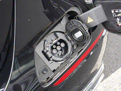 2022�� �Ŀ��� E 350 e L ���ʽ��϶����γ�