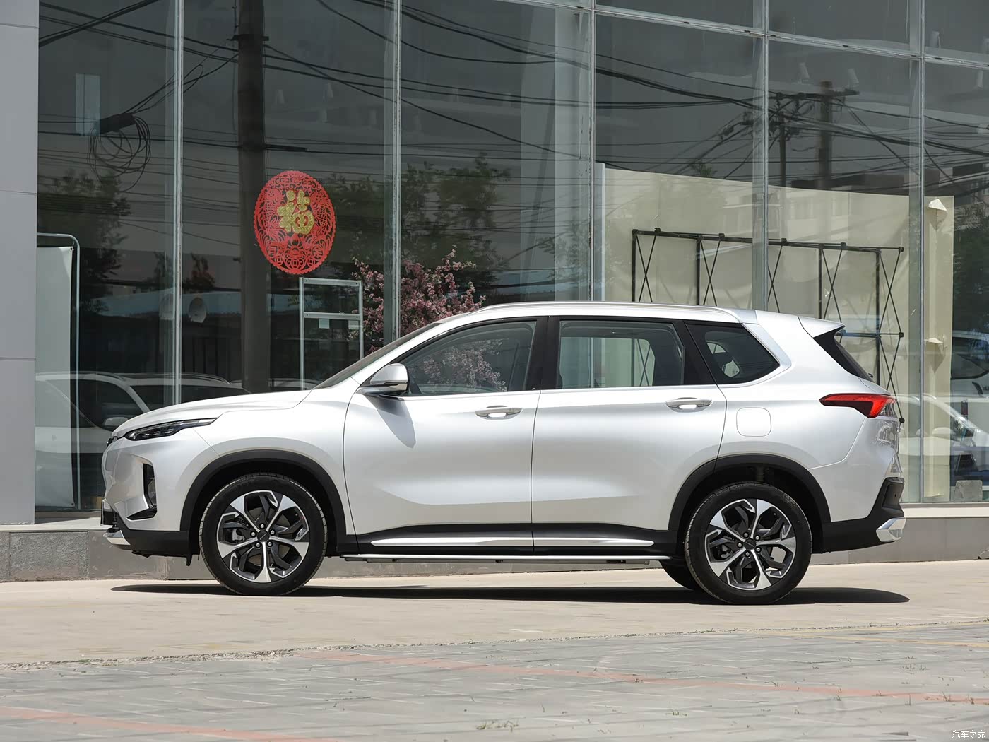 汽车之家>汽车图片>上汽大通maxus>上汽大通maxuseuniq6>2019款试装车