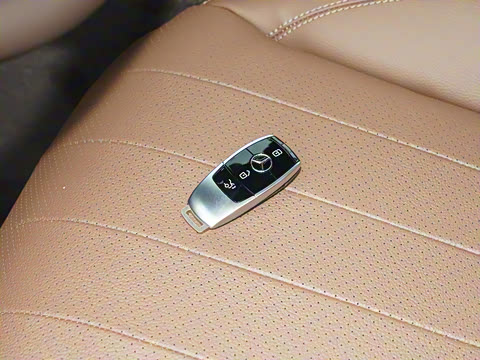 2022�� �Ŀ��� E 350 e L ���ʽ��϶����γ�