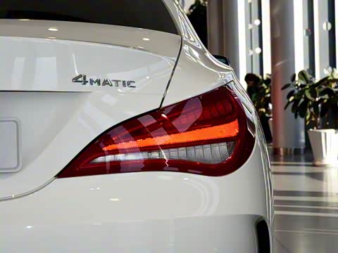 2016�� CLA 260 4MATIC