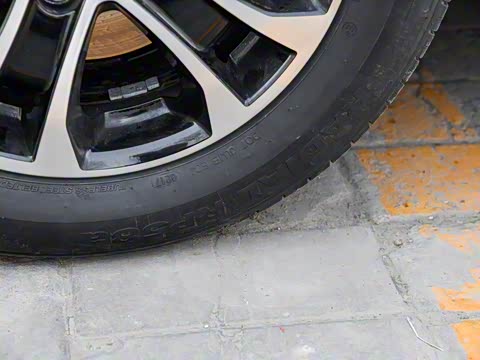 2018�� 1.5T �ֶ���Ӣ�� ��V