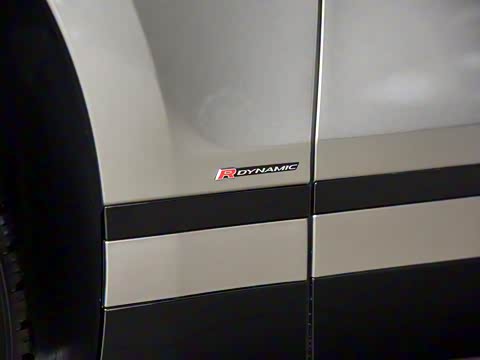 2017�� P380 R-DYNAMIC SE