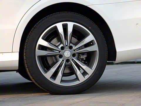 2015�� �Ŀ� E 260 L �˶�ʱ����