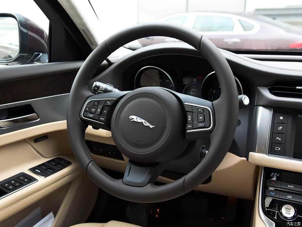 0t 240ps 豪华版 中控方向盘 已经是最后一张,您还可以查看