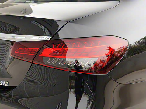 2021�� �Ŀ� E 300 L �˶�ʱ����