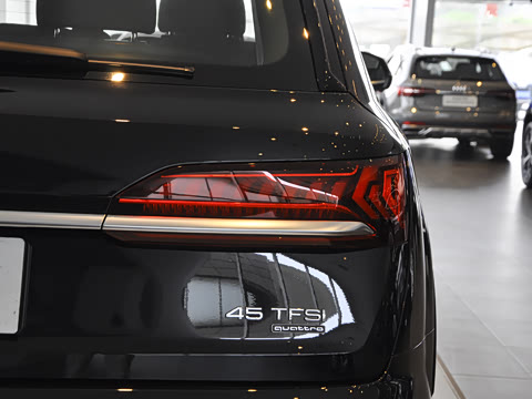 2022�� 45 TFSI quattro S line�˶���