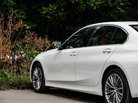 2020�� 325Li �׷���