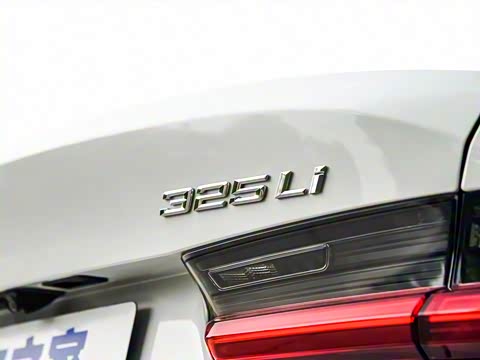 2020�� 325Li �׷���