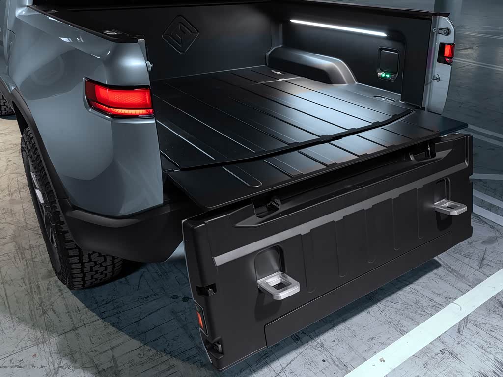 Rivian R1T, Пикап Двойная кабина: фото поколения