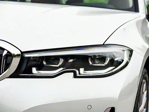 2020�� 325Li �׷���