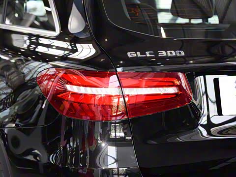 2018�� �Ŀ� GLC 300 4MATIC ������