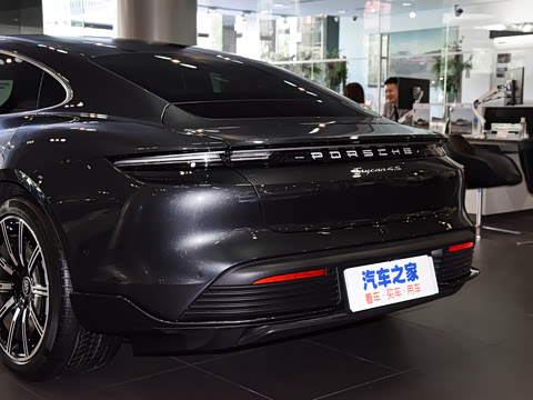 2019�� Taycan 4S