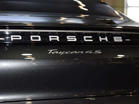2019�� Taycan 4S