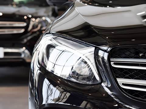 2018�� �Ŀ� GLC 300 4MATIC ������