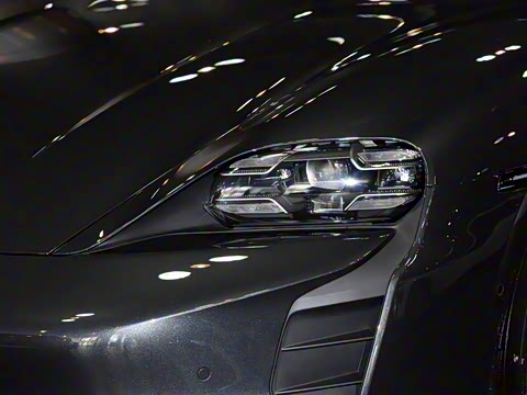 2019�� Taycan 4S