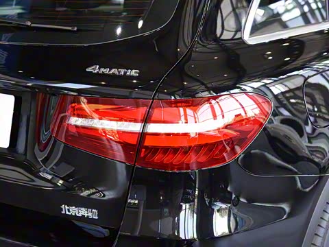 2018�� �Ŀ� GLC 300 4MATIC ������