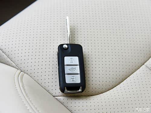 无钥匙锁车门 w_autohomecar__wKjBw1edqveAMx-7AAVevvYxBNM809.jpg