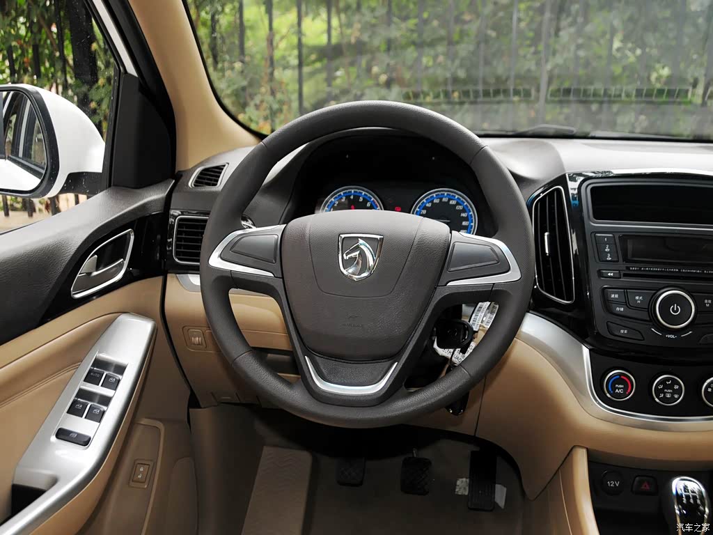 上汽通用五菱 宝骏730 2016款 1.5l 手动超值型 7座