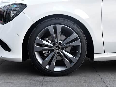 2017�� �Ŀ� CLA 200 ������