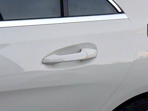 2017�� �Ŀ� CLA 200 ������