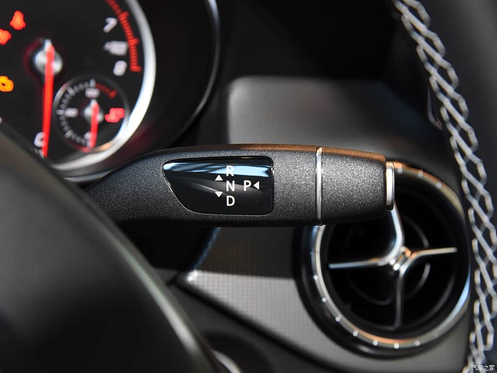 奔驰(进口) 奔驰cla级 2017款 cla 200 动感型