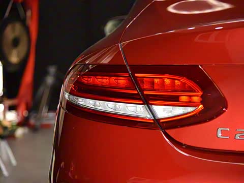 2018�� C 200 4MATIC ���ܳ�