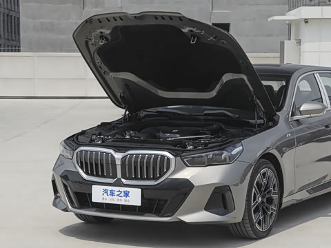 2025�� 530Li xDrive M�˶���װ