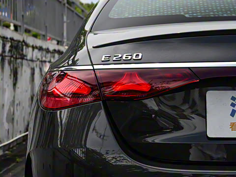 2025�� �Ŀ� E 260 �˶���