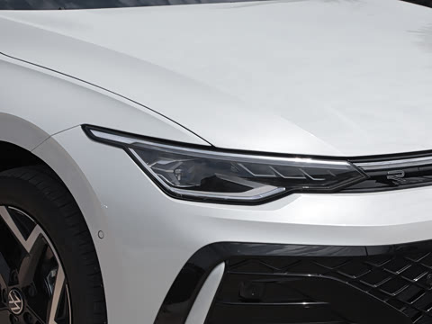 2025�� �Ŀ�� 300TSI R-Line