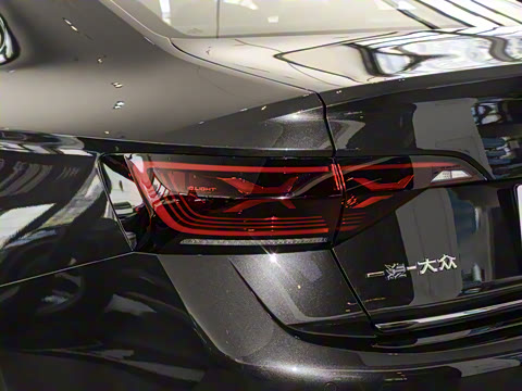 2025�� �Ŀ�� 300TSI DSG׿Խ��