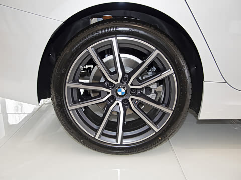 2021�� �Ŀ�� 320Li M�˶���װ