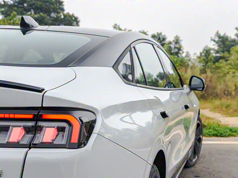 2023�� 1.5T E-�춯 ST-Line