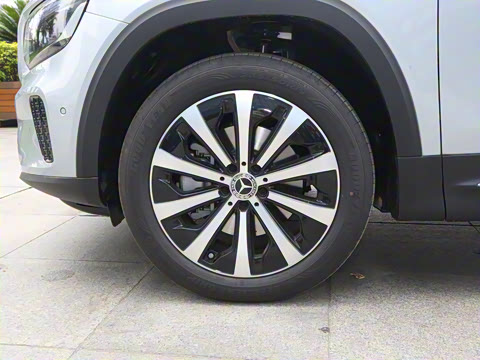 2025�� GLB 220 ʱ����