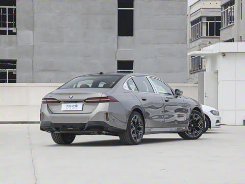 2025�� 530Li xDrive M�˶���װ