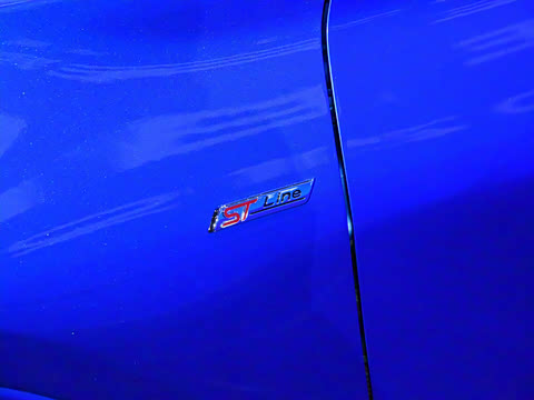 2022�� EcoBoost 245 ST-Line