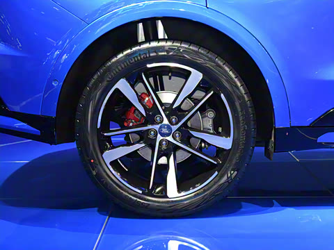 2022�� EcoBoost 245 ST-Line