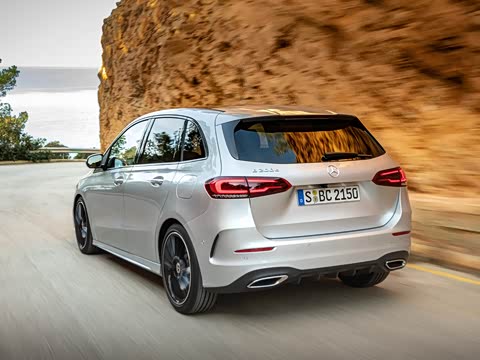 奔驰_奔驰b级 2020款 b 200 d amg line night package 欧洲版官图