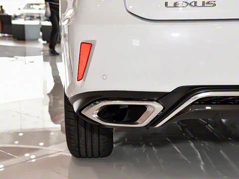 2017�� 300 Mark Levinson ����F SPORT�� ��V