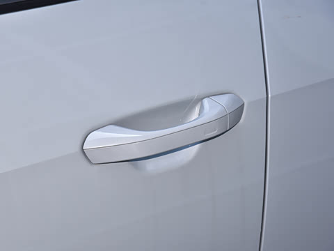 2025�� 45 TFSI quattro RS �׼����ٰ�