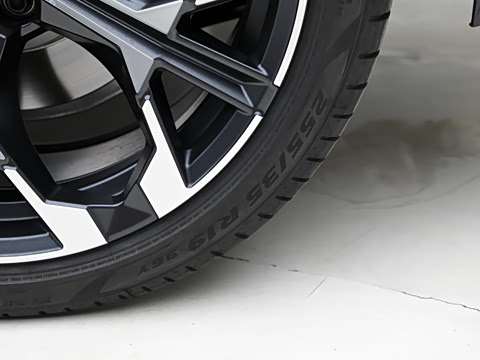 2025�� 330i 50����������