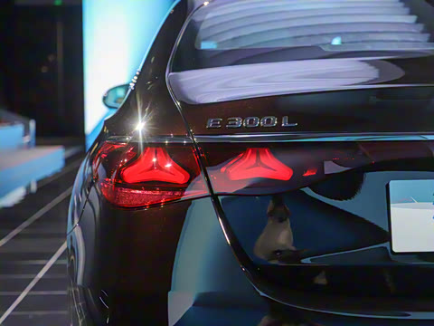 2024�� E 300 L ������